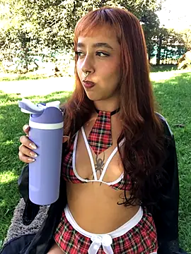 AliceMrtnz online show from 11.08.25