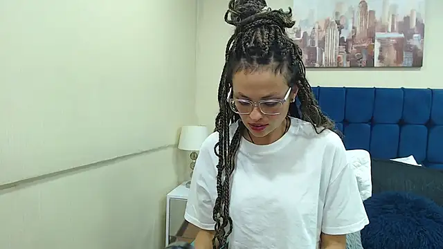 Snapshot of LisaBlair_ chatting on 09.18.25 LisaBlair  online show from 09.18.25