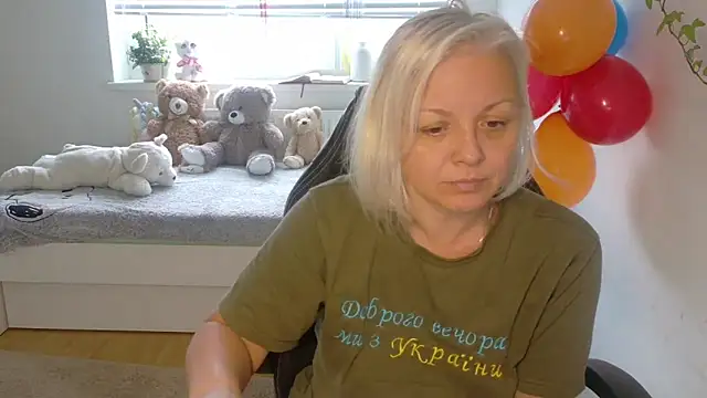 Linsy Kim online show from 12.15.25