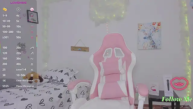 Snapshot of milfAaura chatting on 03.05.26 milfAaura online show from 03.05.26