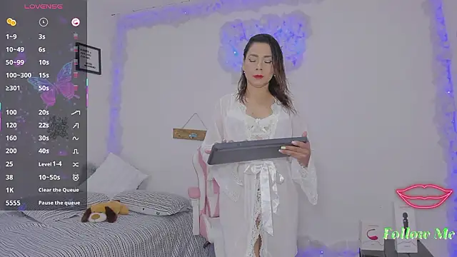 Snapshot of milfAaura chatting on 03.17.26 milfAaura online show from 03.17.26