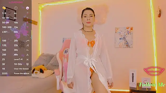milfAaura online show from 05.23.26