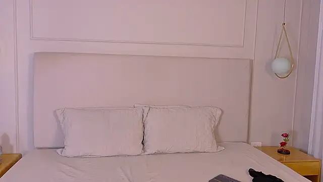 Snapshot of CathMellow chatting on 11.11.25 CathMellow online show from 11.11.25