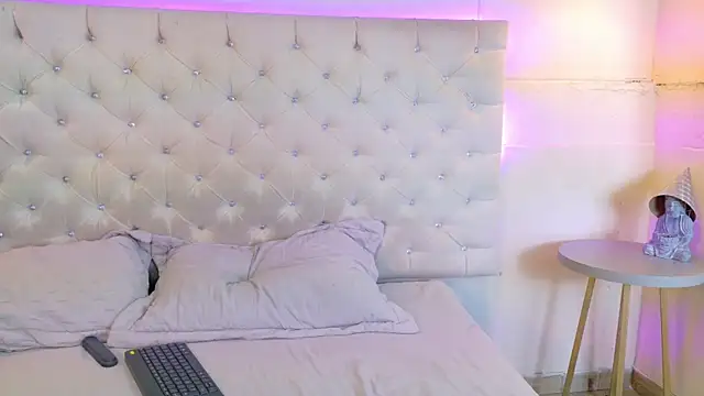 Snapshot of CathMellow chatting on 11.22.25 CathMellow online show from 11.22.25