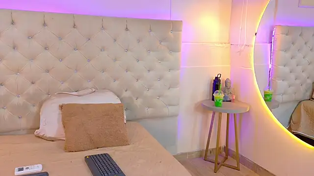 Snapshot of CathMellow chatting on 12.18.25 CathMellow online show from 12.18.25