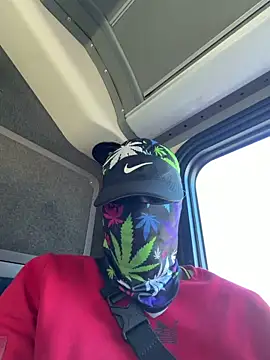 Snapshot of Vikehim chatting on 10.27.25 Vikehim online show from 10.27.25