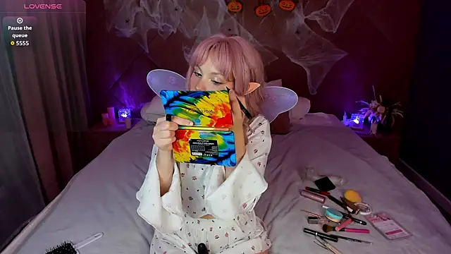 Hina Smith online show from 10.31.25