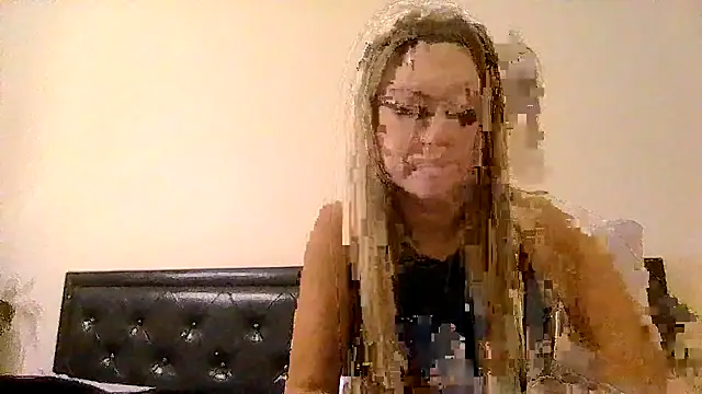 Snapshot of imyourgoodgirl69 chatting on 10.02.25 imyourgoodgirl69 online show from 10.02.25