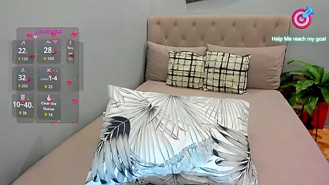 Snapshot of OpheliaMia chatting on 03.13.26 OpheliaMia online show from 03.13.26