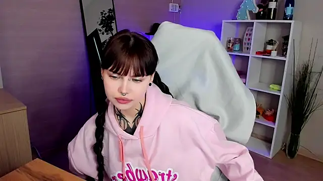 Snapshot of Morana_Batt chatting on 10.11.25 Morana Batt online show from 10.11.25