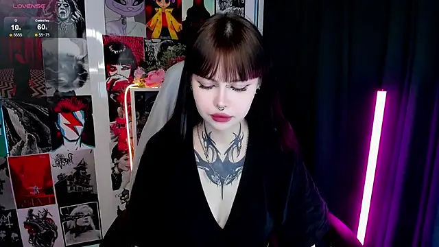 Snapshot of Morana_Batt chatting on 10.13.25 Morana Batt online show from 10.13.25