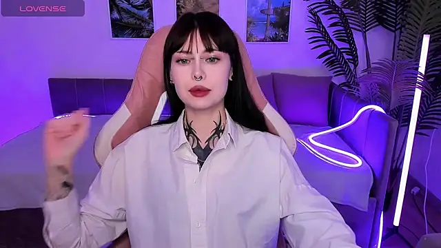 Snapshot of Morana_Batt chatting on 10.14.25 Morana Batt online show from 10.14.25