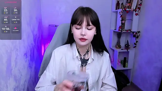 Snapshot of Morana_Batt chatting on 10.21.25 Morana Batt online show from 10.21.25