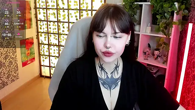 Snapshot of Morana_Batt chatting on 10.23.25 Morana Batt online show from 10.23.25