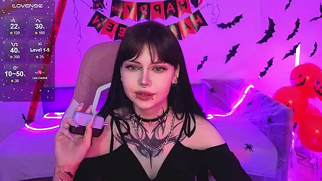 Snapshot of Morana_Batt chatting on 10.28.25 Morana Batt online show from 10.28.25