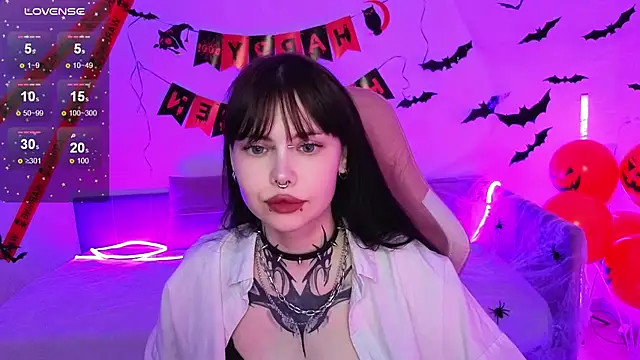 Snapshot of Morana_Batt chatting on 10.30.25 Morana Batt online show from 10.30.25