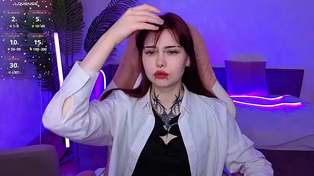 Snapshot of Morana_Batt chatting on 11.17.25 Morana Batt online show from 11.17.25