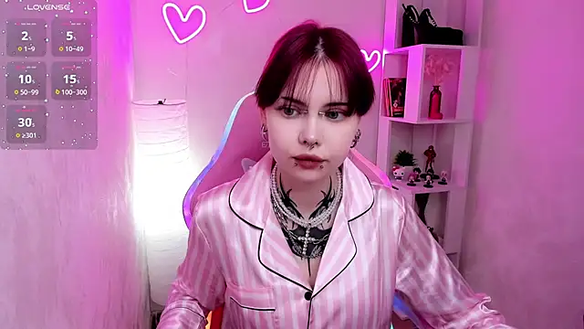 Snapshot of Morana_Batt chatting on 11.22.25 Morana Batt online show from 11.22.25