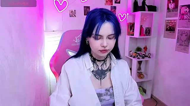 Snapshot of Morana_Batt chatting on 12.19.25 Morana Batt online show from 12.19.25