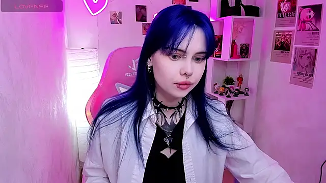 Snapshot of Morana_Batt chatting on 12.20.25 Morana Batt online show from 12.20.25