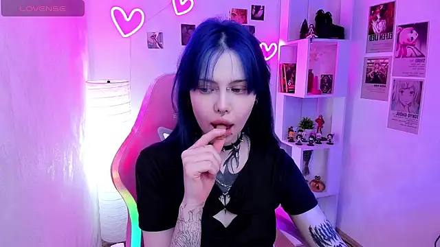 Snapshot of Morana_Batt chatting on 12.23.25 Morana Batt online show from 12.23.25