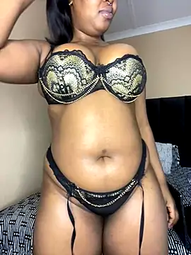 Snapshot of Ebony_Warlock_ chatting on 10.27.25 Ebony Warlock online show from 10.27.25