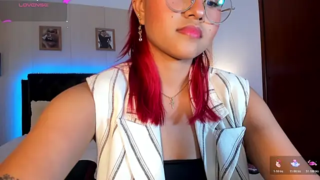 Snapshot of MAYASMITH__ chatting on 07.12.26 MAYASMITH online show from 07.12.26