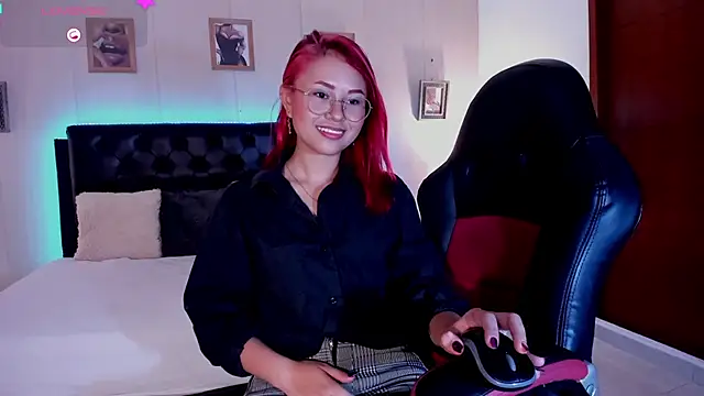 Snapshot of MAYASMITH__ chatting on 07.19.26 MAYASMITH online show from 07.19.26