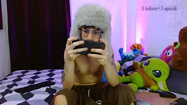 aaronjames1 online show from 01.06.26