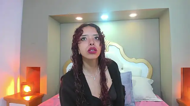 AteneaGreyy online show from 10.25.25