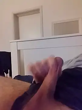 Snapshot of NewJoiner chatting on 02.13.26 NewJoiner online show from 02.13.26