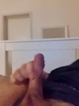 Snapshot of NewJoiner chatting on 03.20.26 NewJoiner online show from 03.20.26