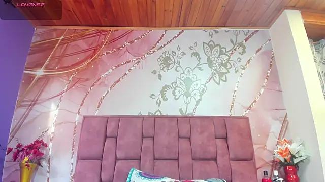 Snapshot of luna_maisonn chatting on 11.05.25 luna maisonn online show from 11.05.25