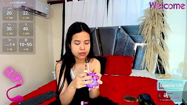 MiniLove 01 online show from 12.17.25