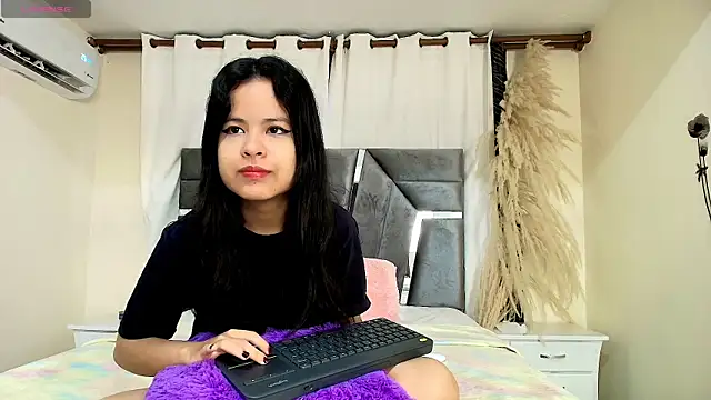 MiniLove 01 online show from 05.04.26
