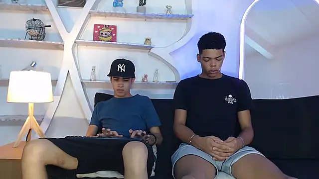 PRETTY FEM online show from 09.23.25