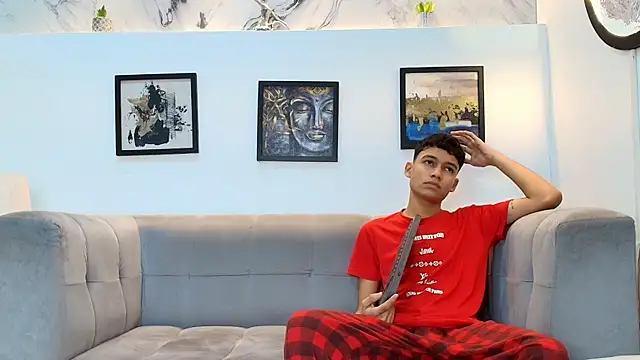 PRETTY FEM online show from 04.26.26