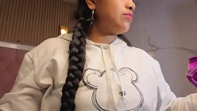 Victoria b  online show from 11.08.25