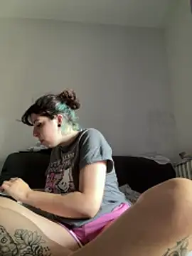 Snapshot of ilaria_miss98 chatting on 06.23.26 ilaria miss98 online show from 06.23.26