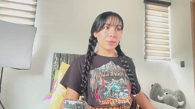 Snapshot of greciadom555 chatting on 10.02.25 greciadom555 online show from 10.02.25