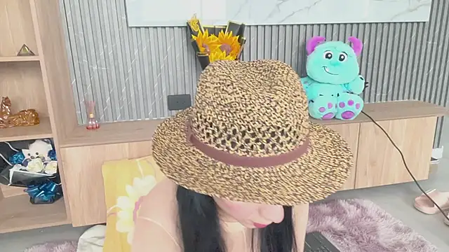 Snapshot of greciadom555 chatting on 10.17.25 greciadom555 online show from 10.17.25