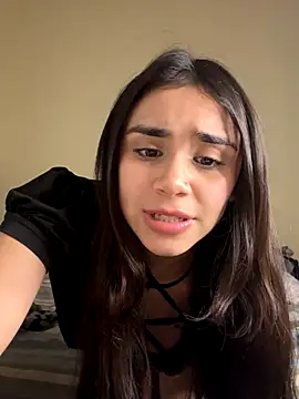 Snapshot of Ariovalle chatting on 12.18.25 Ariovalle online show from 12.18.25