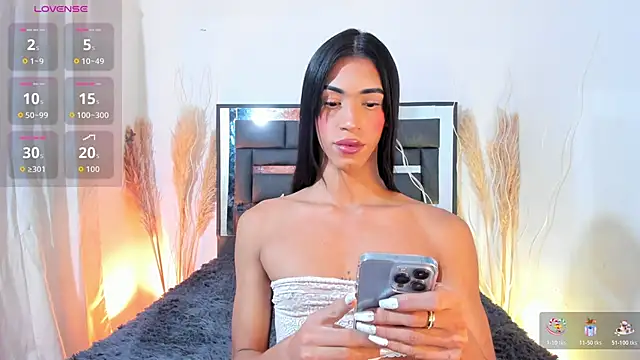 Snapshot of REINA_ADAHARA chatting on 11.13.25 REINA ADAHARA online show from 11.13.25