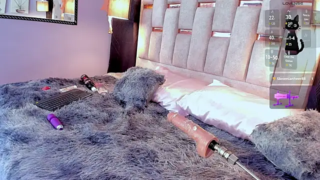 Snapshot of melody-rouss chatting on 10.31.25 melody-rouss online show from 10.31.25