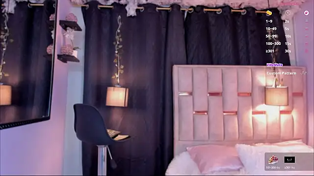 Snapshot of melody-rouss chatting on 11.12.25 melody-rouss online show from 11.12.25