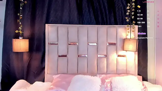 Snapshot of melody-rouss chatting on 11.23.25 melody-rouss online show from 11.23.25