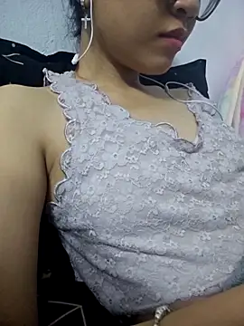 Snapshot of _Thaotam_ chatting on 10.10.25  Thaotam  online show from 10.10.25