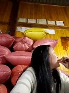 Snapshot of miss-su chatting on 02.17.26 miss-su online show from 02.17.26