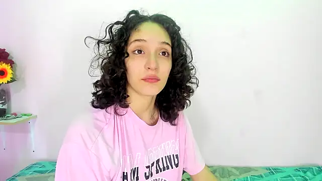 Snapshot of TeensNews18 chatting on 09.23.25 TeensNews18 online show from 09.23.25