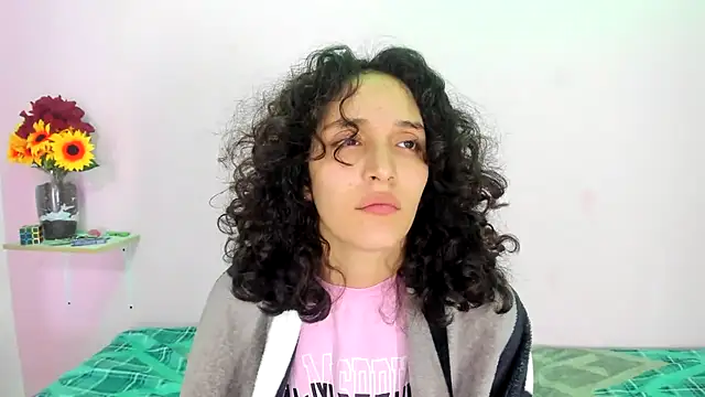 Snapshot of TeensNews18 chatting on 09.24.25 TeensNews18 online show from 09.24.25